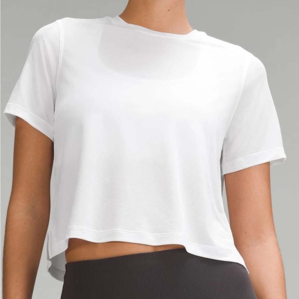 NWT Lululemon Ultralight Waist-length T-shirt